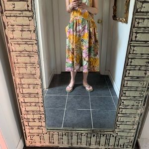 Beautiful abstract pattern sun dress.